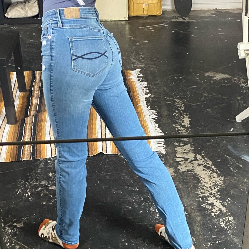 light wash stretchy jeans